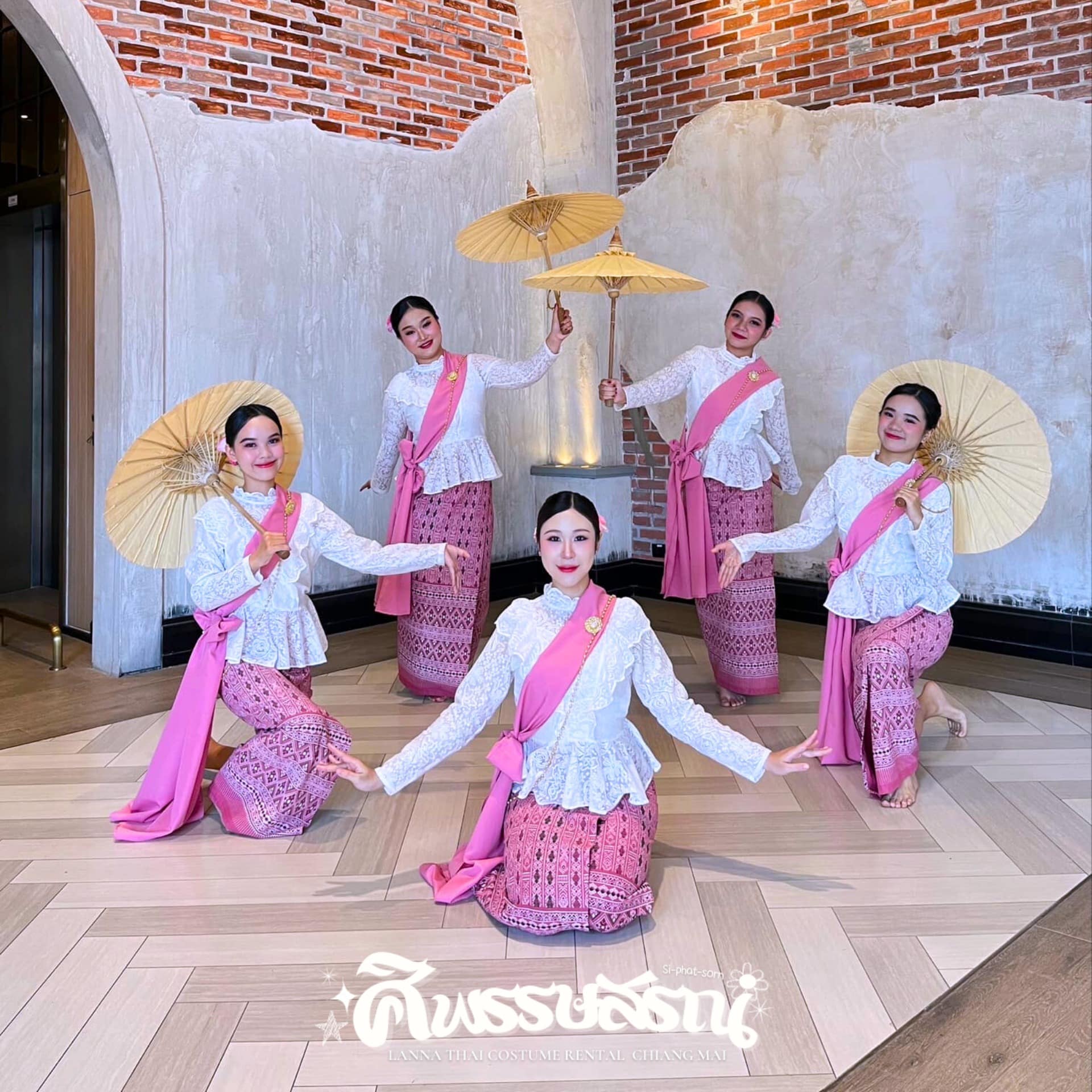 รีวิวชุดทีมล้านนาสีชมพูพร้อมร่มสำหรับงานแสดงและงานถ่ายภาพ